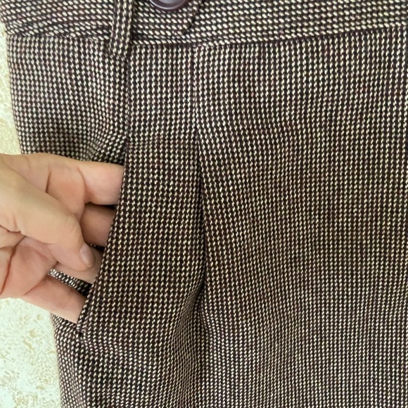 Loft skirt size 8 Burgundy/cream color two buttons, two pockets zipper in back - Picture 3 of 6